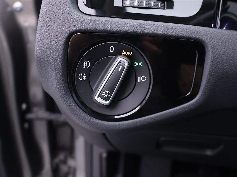 Volkswagen Golf 1,4 TSI 110kW Highline Navi - fotka 16 z 34