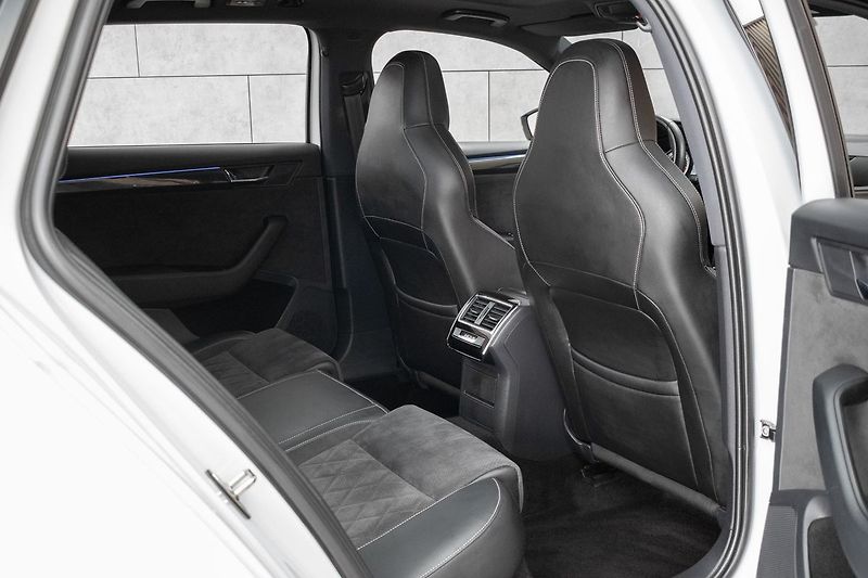 Škoda Superb 2.0 TDI 4x4*SPORTLINE*CANTON* - fotka 12 z 46