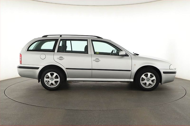 Škoda Octavia (2002) 1.9 TDI , 4X4, ČR,1.maj - fotka 6 z 11