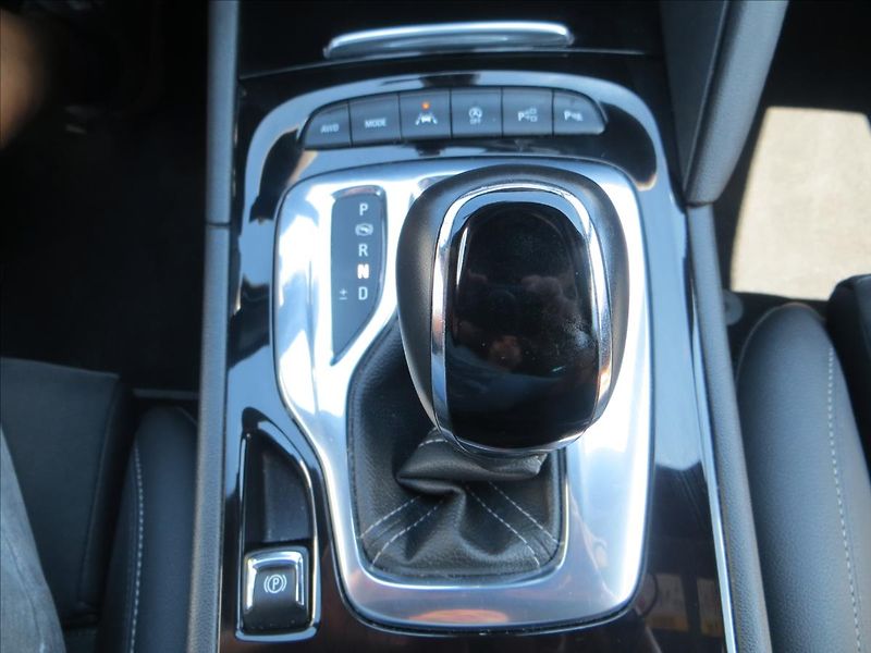 Opel Insignia 2,0 GSi 4x4 Sports Tourer AWD - fotka 19 z 31