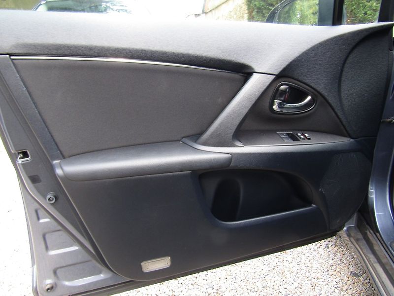 Toyota Avensis (2010) 1.6 16V  97kW  ZIMNÍ PNEU - fotka 18 z 37