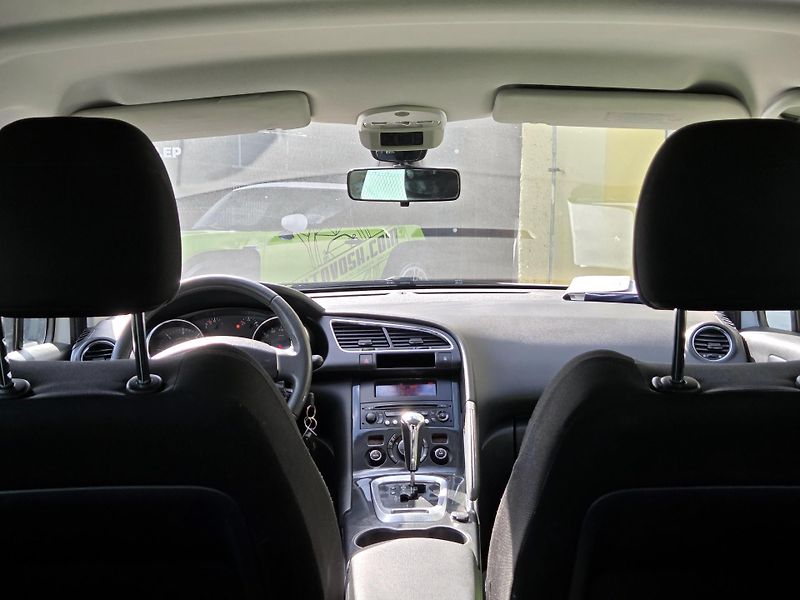Peugeot 3008 HDi 120kW A/T *SERV.KNÍŽKA     - fotka 13 z 39