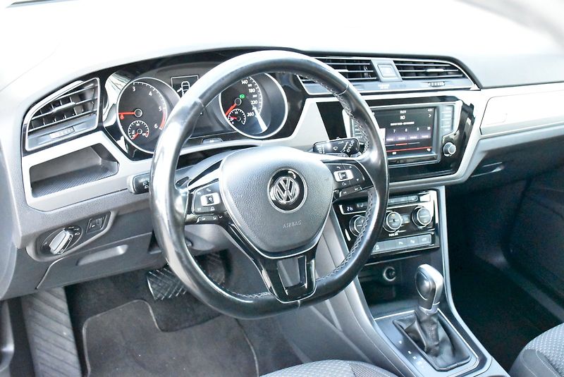 Volkswagen Touran (2016) Trendline 2.0 TDI 110kW DSG - fotka 15 z 31