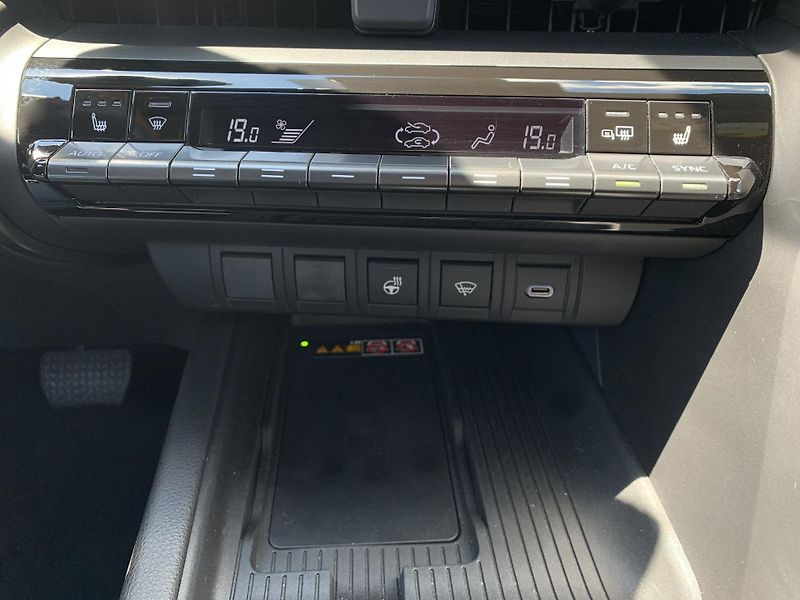 Toyota C-HR STYLE 1,8 HYBRID 90kW - fotka 21 z 32