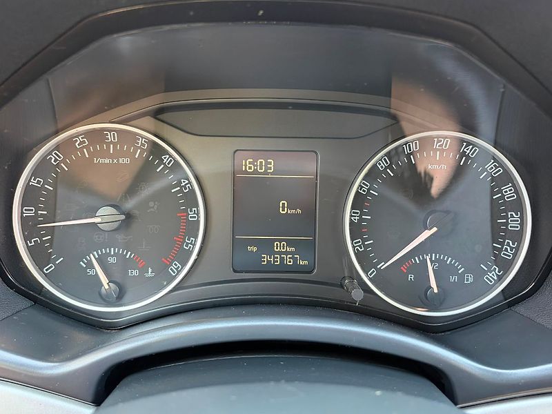 Škoda Octavia 1.6 TDi, ČR - fotka 14 z 20