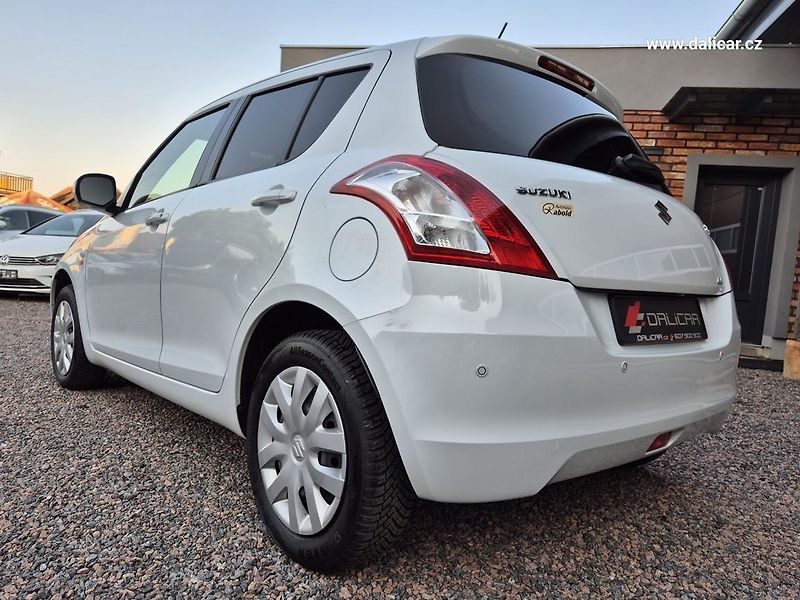 Suzuki Swift (2011) 1.2i 69KW 4x4 klima - fotka 9 z 52