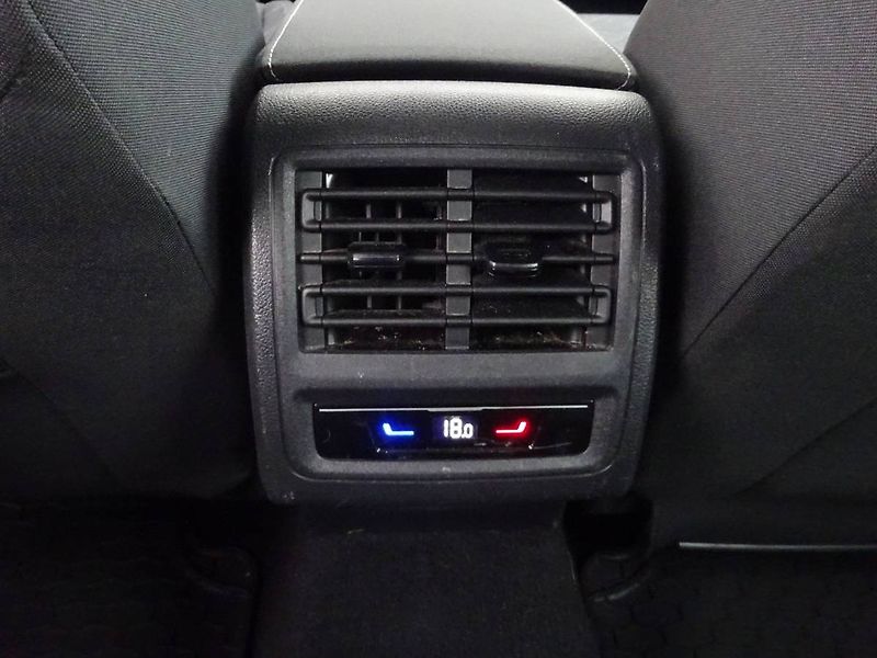 Volkswagen Golf (2022) 1,0 TSi/ 81kW  Life - fotka 26 z 28