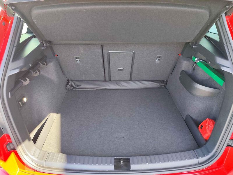 Škoda Karoq (2019) 2.0 TSi 4x4, SportLine, DSG - fotka 7 z 33