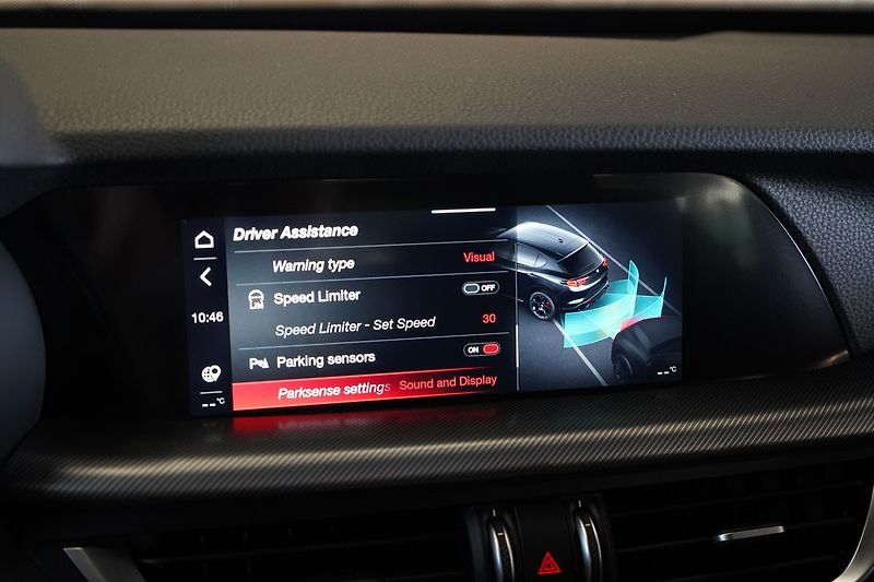 Alfa Romeo Stelvio 2.2 Diesel Q4 154kW (210k) - fotka 30 z 44