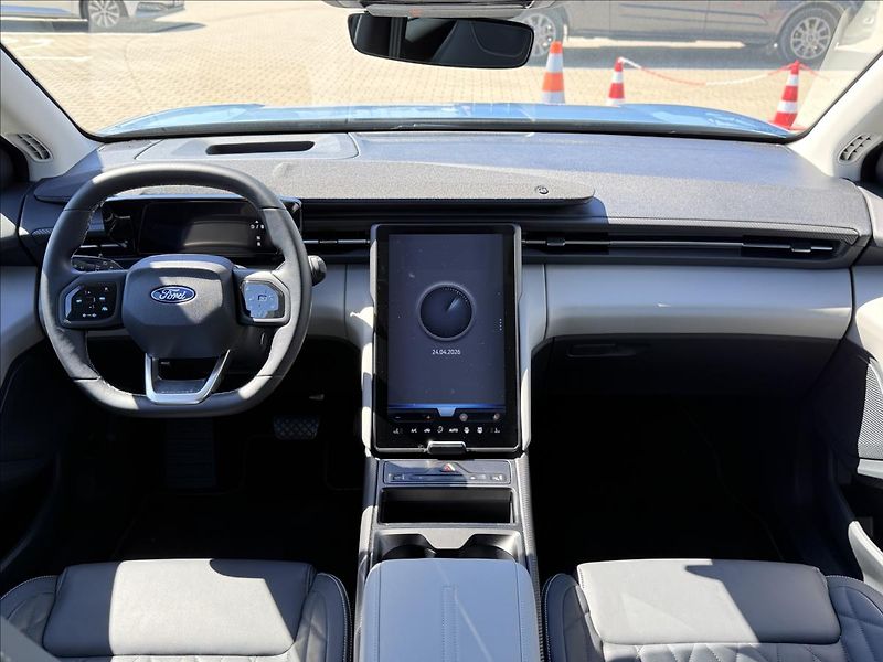 Ford Explorer BEV Premium 210kW - fotka 16 z 36