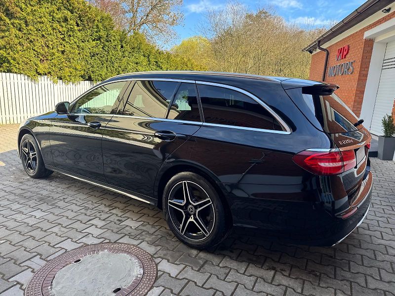 Mercedes-Benz Třídy E E220d-4M-AMG-ČR - fotka 3 z 28