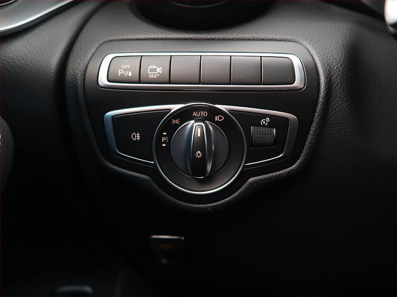 Mercedes-Benz GLC (2018) AMG line 250 - fotka 19 z 25