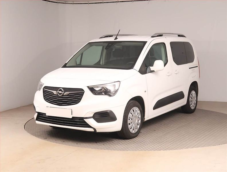 Opel Combo (2019) Enjoy 1.2 Turbo, 5Míst, ČR - fotka 2 z 14