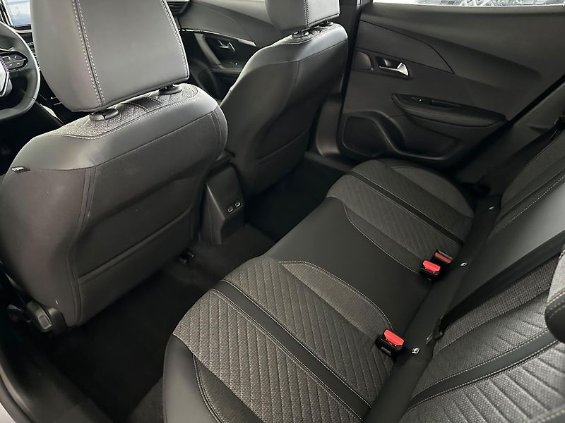 Peugeot 2008 1.2 PureTech,Allure, - fotka 8 z 18