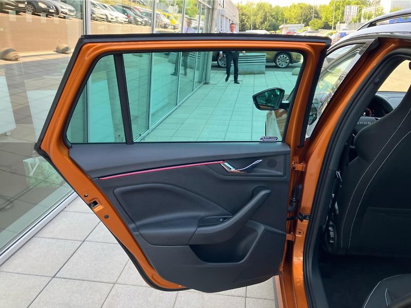 Škoda Kamiq 1.0TSI 85kW MONTECARLO DSG - fotka 25 z 30