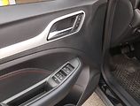MG ZS (2023) Exclusive 1.0 Turbo, Automat - náhled 16