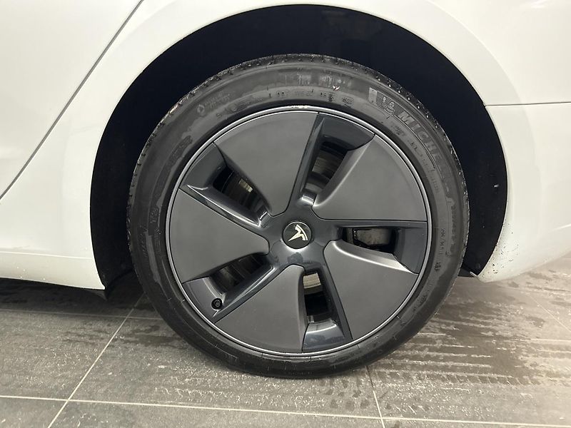 Tesla Model 3 STANDART RANGE 208kw SOH 93,5% - fotka 12 z 12