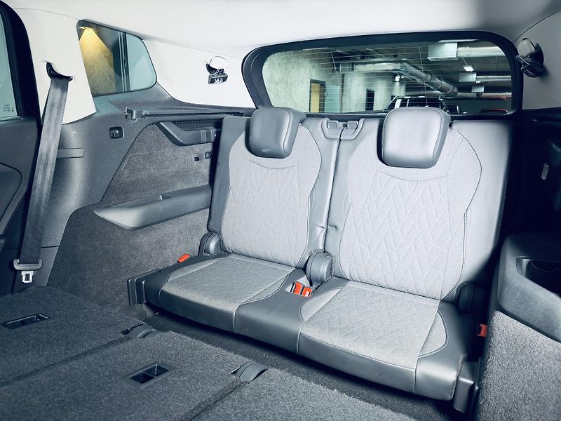 Volkswagen Tayron (2025) 2.0*TDi*4M*ZÁRUKA*¨7M*IQ-Light - fotka 36 z 41