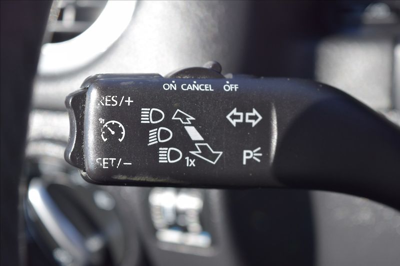 Volkswagen Tiguan 2,0 TDI 81KW ALU NÍZKÝ NÁJEZD - fotka 28 z 47
