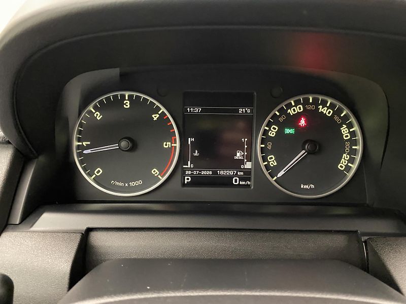 Land Rover Discovery 3.0 TDV6 S AWD AUT CZ - fotka 26 z 41