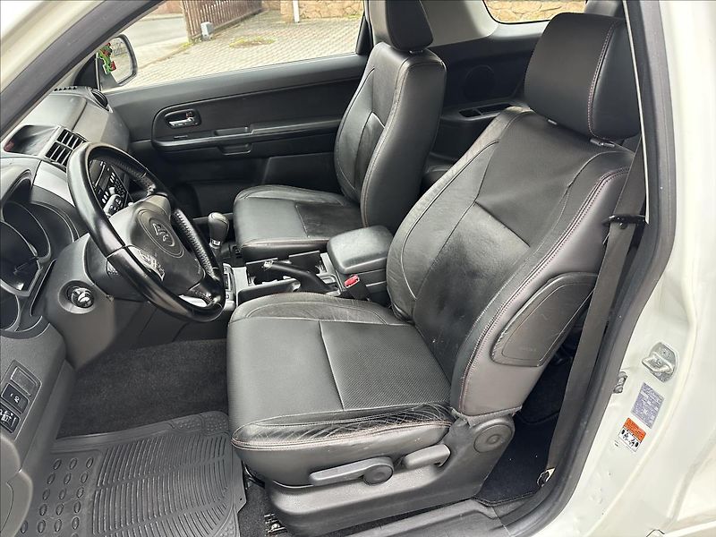 Suzuki Grand Vitara 1,6 4x4 - fotka 12 z 18