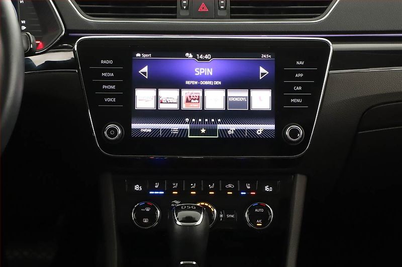 Škoda Superb (2021) Laurin&Klement 1.5 TSI - fotka 10 z 20