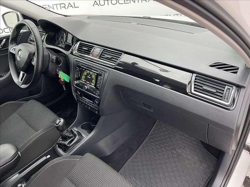 Škoda Fabia 1,0 TSi,1.maj.,ČR,po servisu - fotka 18 z 22