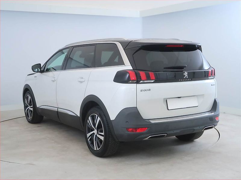 Peugeot 5008 (2019) GT Line 2.0 BlueHDi - fotka 4 z 16