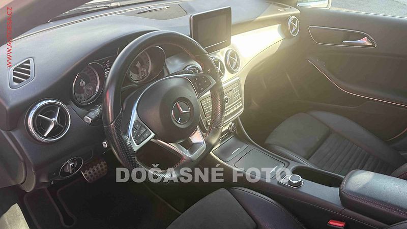 Mercedes-Benz GLA (2017) 200D 4Mat, AT, navi, bixen - fotka 3 z 3