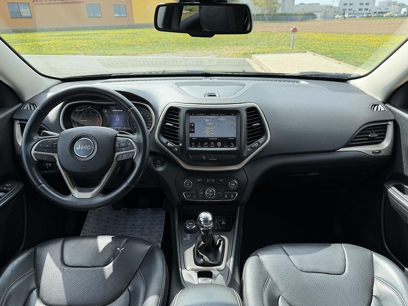 Jeep Cherokee 2.0 M-JET 4X4 LIMITED NAV KŮŽE - fotka 12 z 43