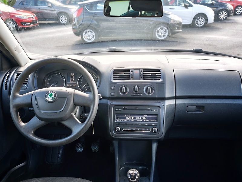 Škoda Fabia (2012) 1,2 TSI 63 KW Ambiente - fotka 13 z 30