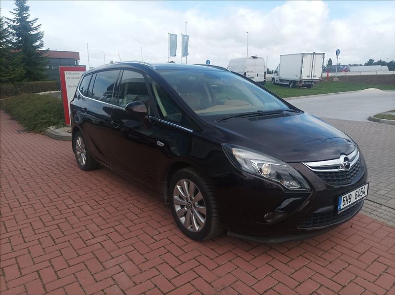 Opel Zafira 1,4 Turbo Cosmo - fotka 5 z 19