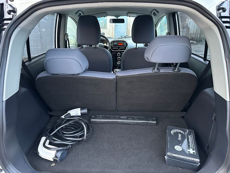 Peugeot iOn (2015) 49Kw - fotka 12 z 21