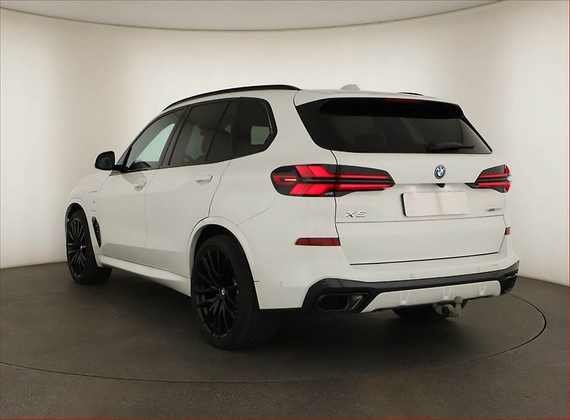 BMW X5 (2025) xDrive50e, M PAKET, 50e - fotka 4 z 22