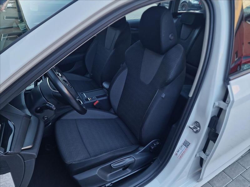 Škoda Octavia 2.0TDI Ambition, ČR,1.Majitel - fotka 38 z 50