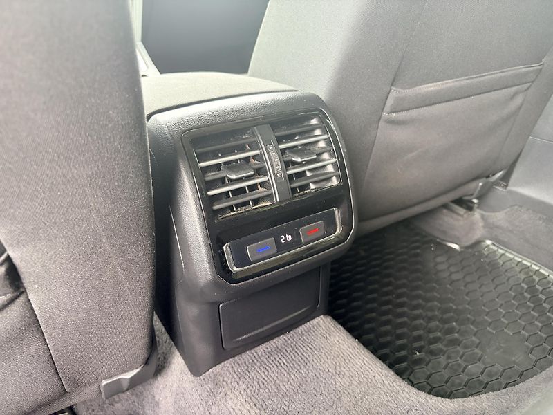 Volkswagen Passat 2.0TDI 110KW MATRIX REZERVACE - fotka 52 z 62