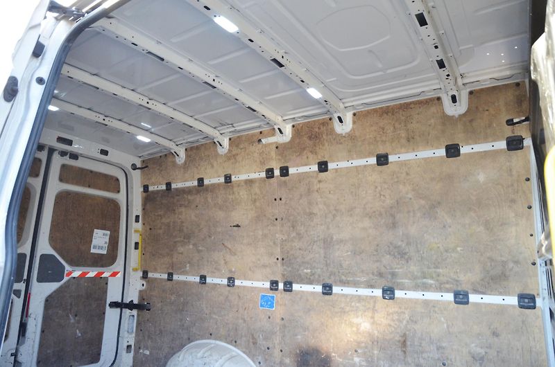 Volkswagen Crafter (2019) 2.0 TDi 103kW L2H2 KLIMATIZACE - fotka 11 z 29