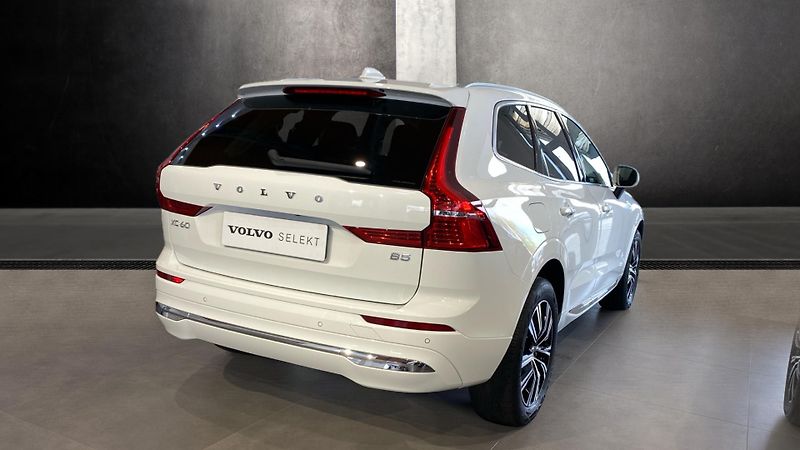 Volvo XC60 INSCRIPTION, B5 FWD, 184+10 kW - fotka 3 z 22