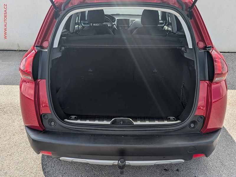 Peugeot 2008 (2018) 1.6 Blue HDi, 1.maj,ČR - fotka 7 z 14