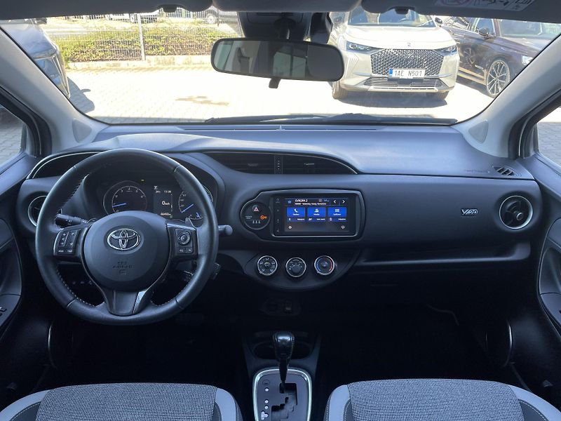 Toyota Yaris ACT. TREND Y20 1.5 VVT-i 82 kW - fotka 2 z 23