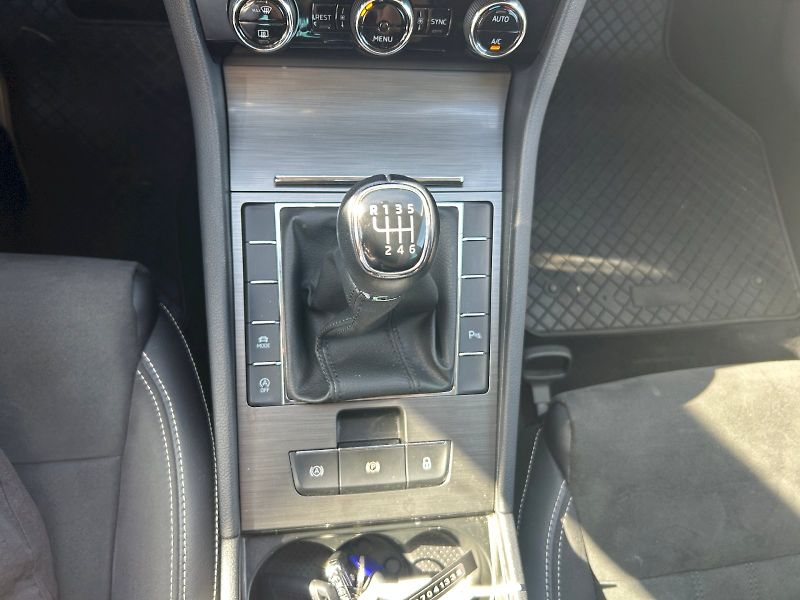 Škoda Superb (2023) COM GRT STY TD 110/2.0 6MP - fotka 29 z 30