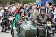 Na akci Jízda do vrchu a výstava historických vozidel se představilo na tři sta automobilů a motocyklů.