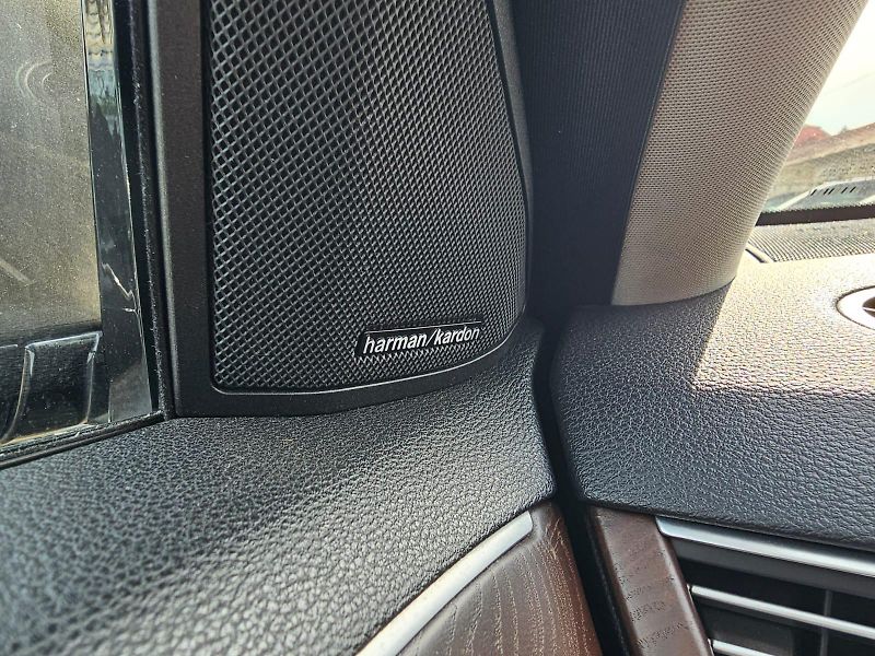 Mercedes-Benz Třídy E (2011) 350 CDi 4Matic 195kw - fotka 19 z 21