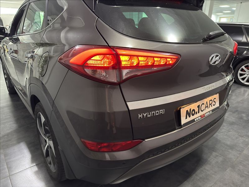 Hyundai Tucson 2,0   CRDI 4X4 STYLE PANO - fotka 34 z 40