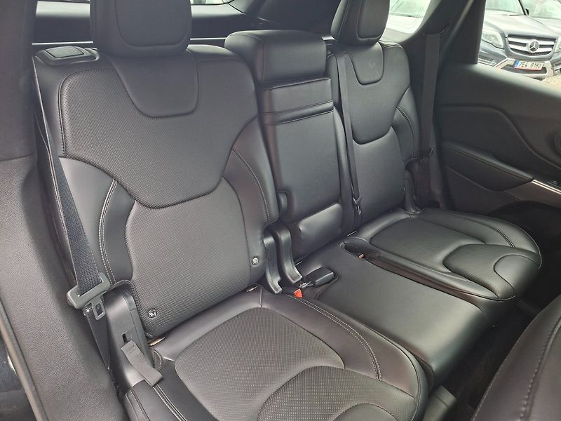 Jeep Cherokee (2019) 2.2M-JET 143kW 4X4 LIMITED - fotka 30 z 46