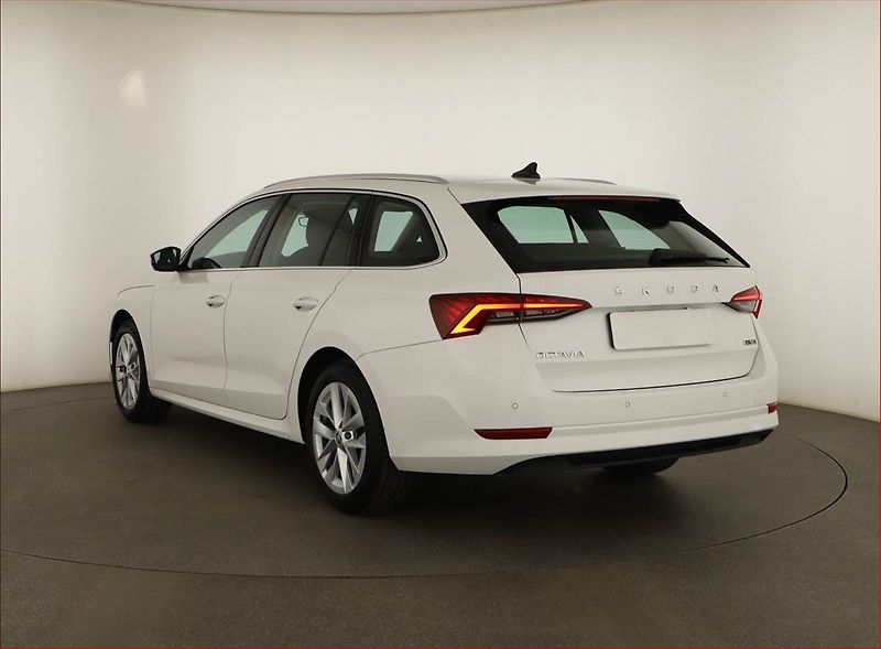 Škoda Octavia (2023) Style 1.5 TSI e-tec - fotka 4 z 14