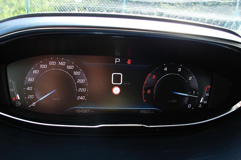 Peugeot 3008 1.5 BlueHDi 131PS 8EAT LED NAV - fotka 20 z 46