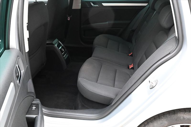Škoda Superb 2,0 TDI 103 kW Ambition Servis - fotka 14 z 28