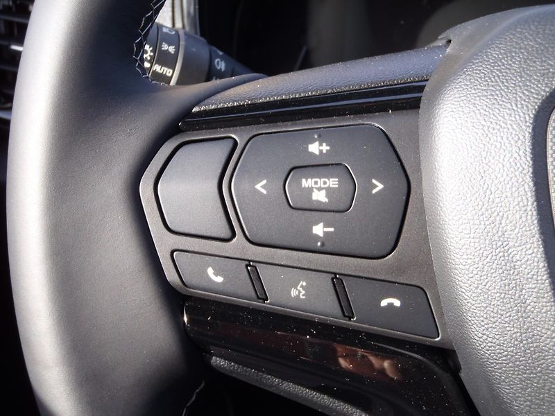 Isuzu D-Max Double Cab V-CROSS 4x4 - fotka 16 z 27