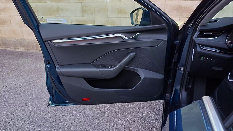Škoda Octavia TDI 110kW DSG 4x4-1.maj-ČR-TZ- - fotka 22 z 50